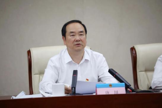 会上,王小渝宣读了区委关于成立大会临时党组织的通知.