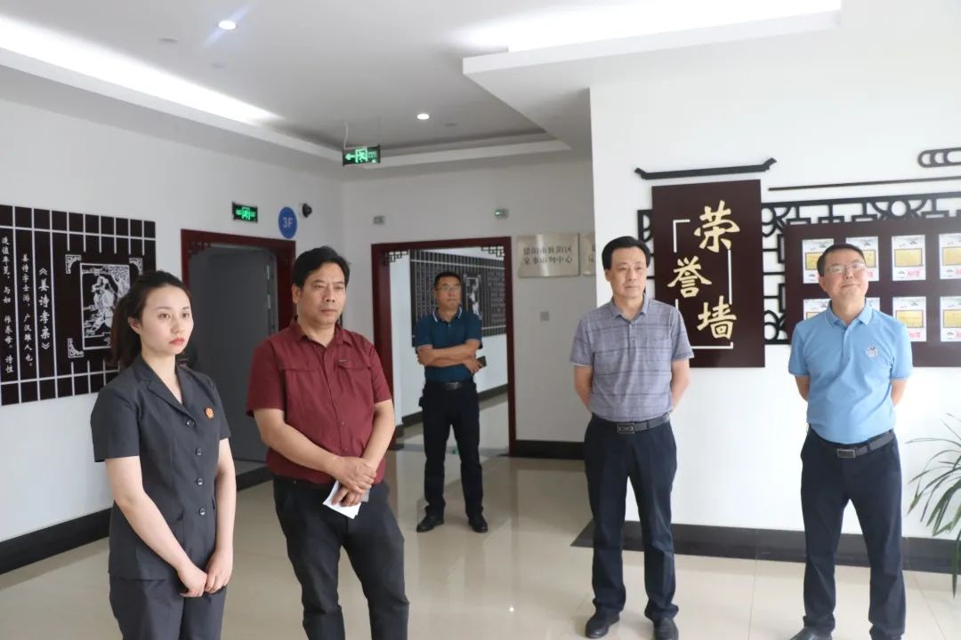 程正春副书记,雷振宇副会长一行实地参观了我院24小时法院,诉讼服务