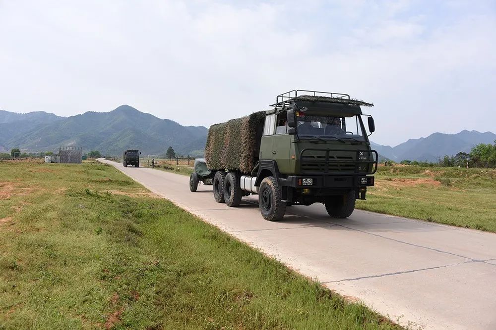 炮兵专业新兵首次实弹射击