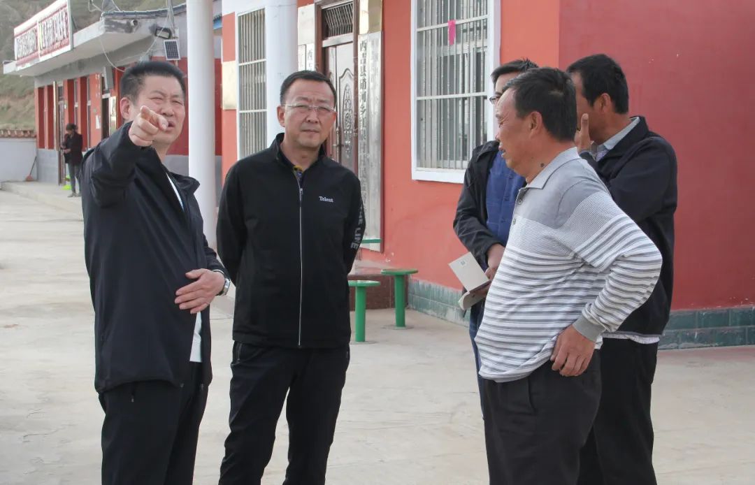 董军深入帮扶联系点调研脱贫攻坚工作