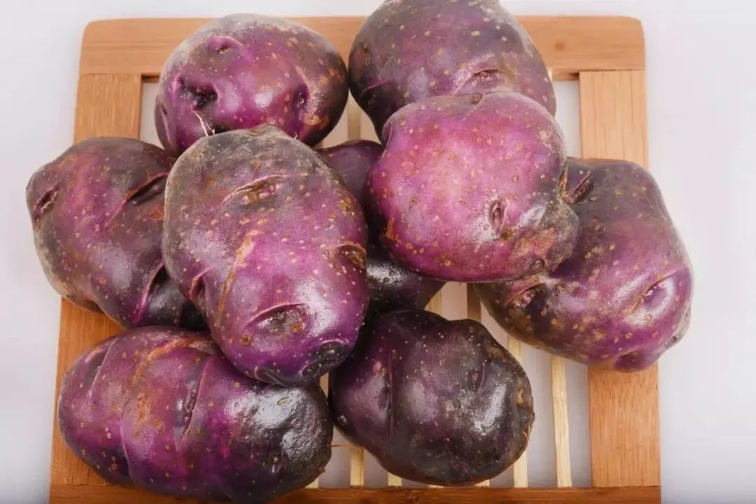 "洋芋"是四川人对土豆的称呼,它常常出现在百姓的餐桌上,对此大家一定