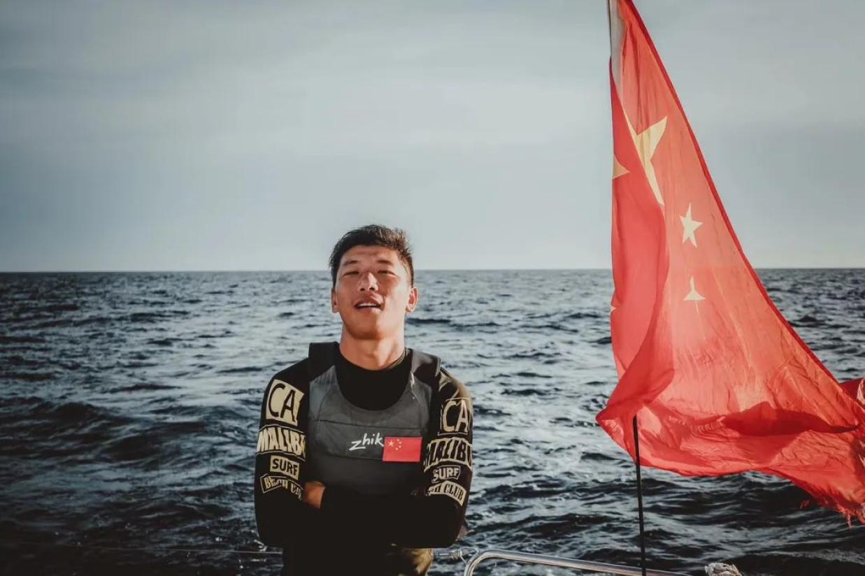 中国帆船亚丁湾海域偶遇祖国战舰网友看得我热泪盈眶