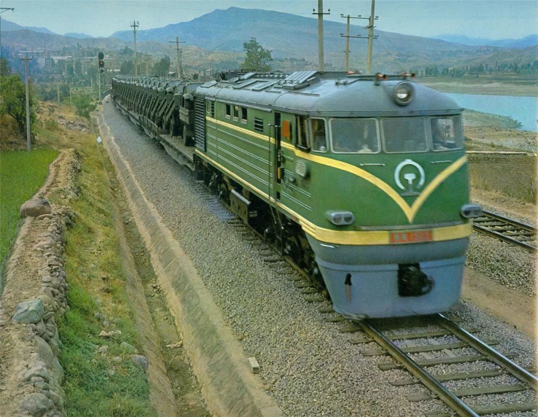 自成昆铁路开通以来,东风1型内燃机车(df1)作为成昆线使用的第一代