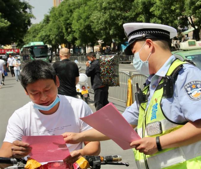 下個月起河南騎電動車不戴頭盔要被罰交警最新回應