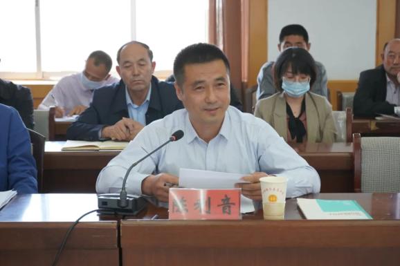 云建东在和林格尔县主持召开脱贫攻坚组团式社会包联帮