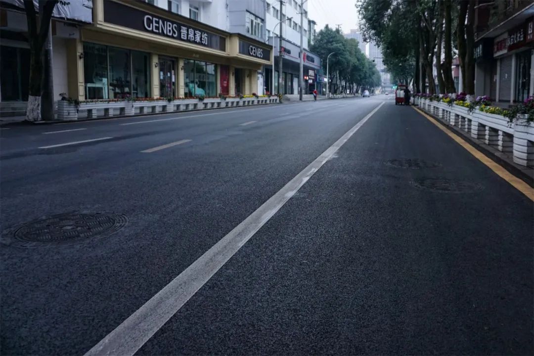 2020年2月27日,农历大年初三上午10时,本该热闹非凡的南街空寂无人.