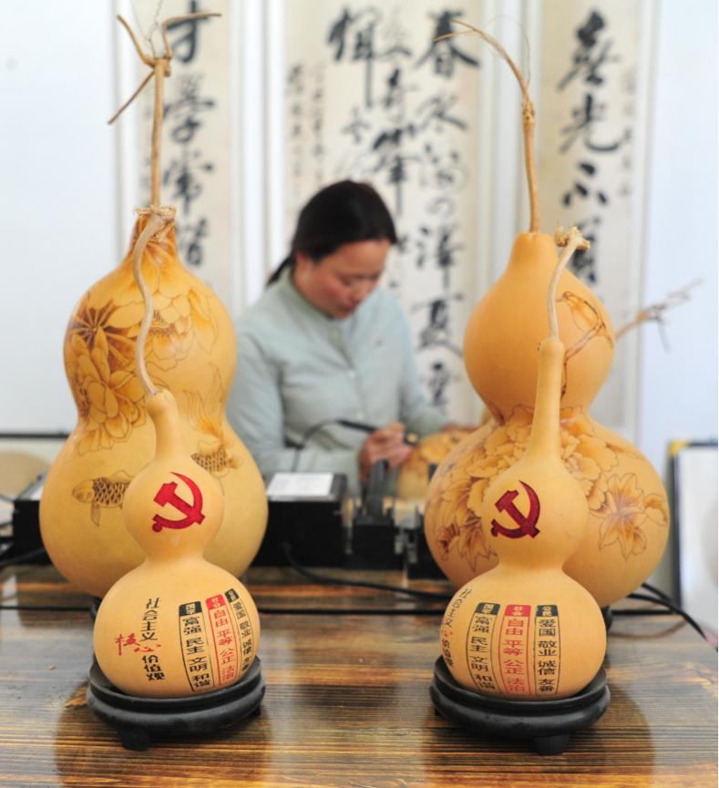 商丘宁陵葫芦烙画展示文化和传统之美