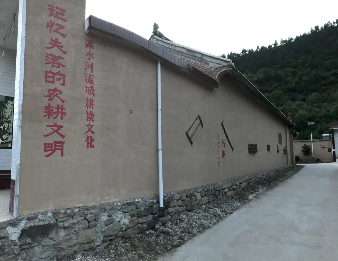 乡村振兴尧头村挂在墙上的博物馆200多件退休农具留住乡愁