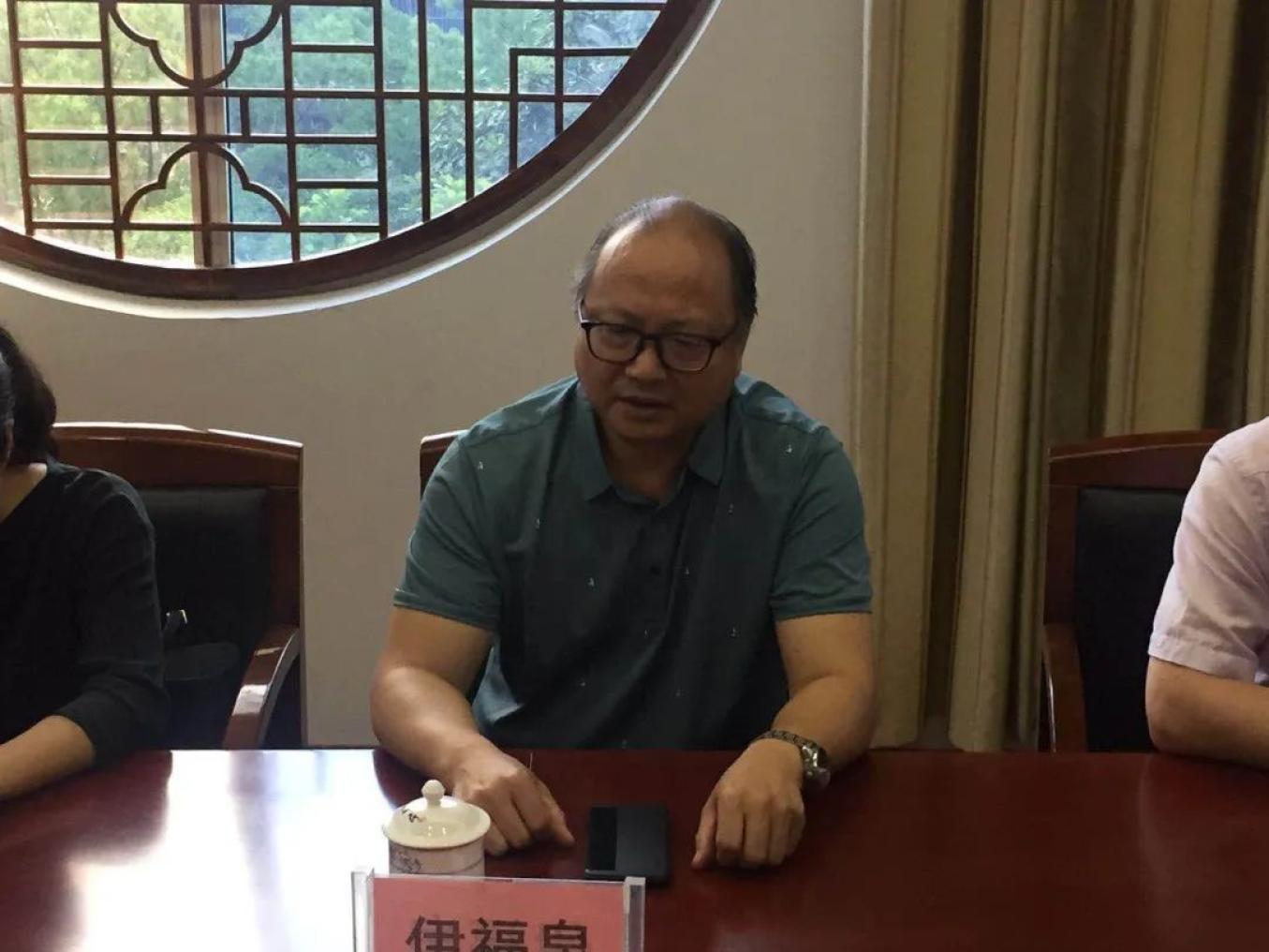 金华市家庭教育指导员毛晓波指出,家庭是人生的第一所学校,家长是孩子