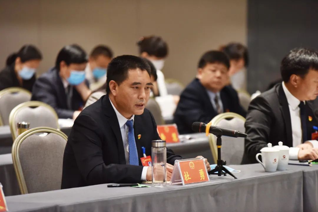 市委书记张文深参加卧龙代表团审议