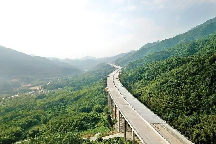 抓住全市"丰"字交通主框架建设机遇,推进龙恺高速项目前期工作持续