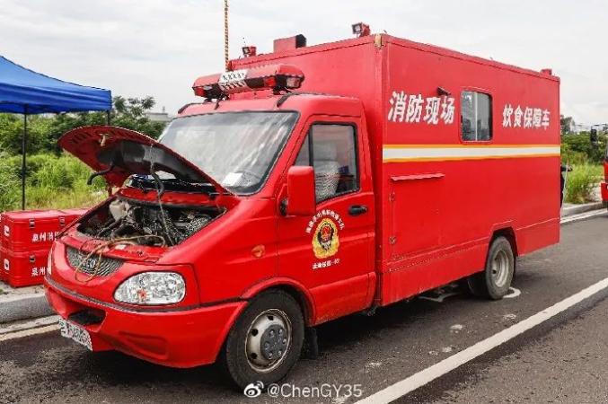 地震抢险救援消防车图片