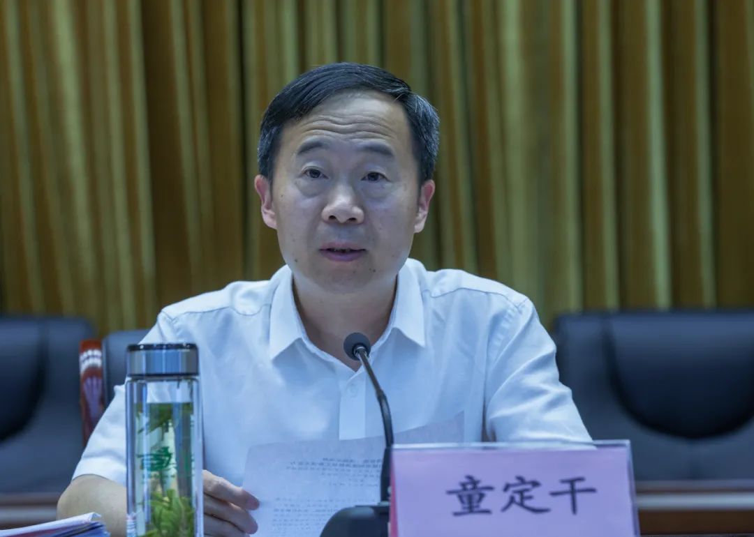 宣传部长朱春根宣读2019年度创建全国文明城市先进单位和先进个人