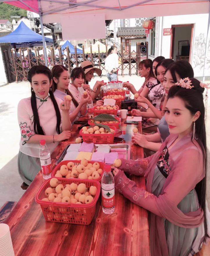 金华浦江群星助力旌坞枇杷节开幕