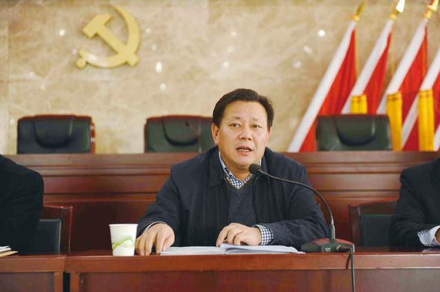 全国人大代表鄢福初加强汉字书写审美应用规范管理