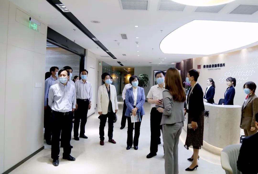 济南各领域青工委代表到泰和泰济南律师事务所观摩交流青年工作