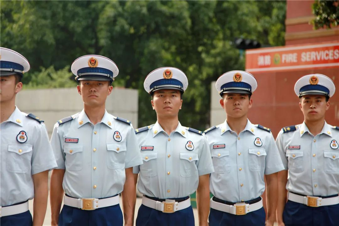 太甜你没时间来娶我我来嫁给你了女孩向消防员男朋友求婚