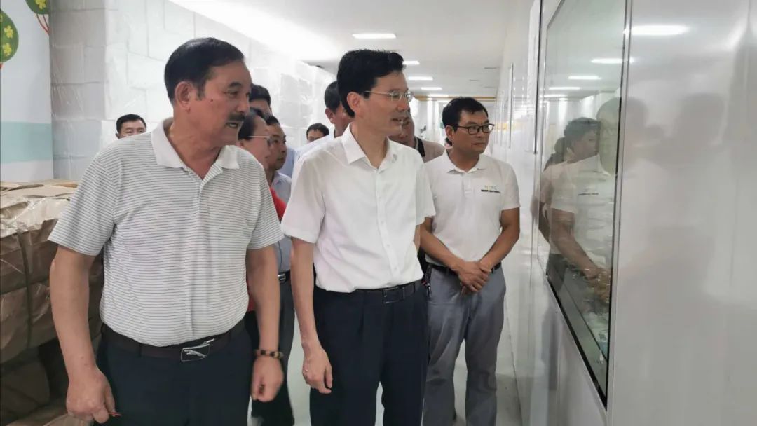 产业发展情况进行调研,并出席千年食品集团与南丰食品产品销售座谈会