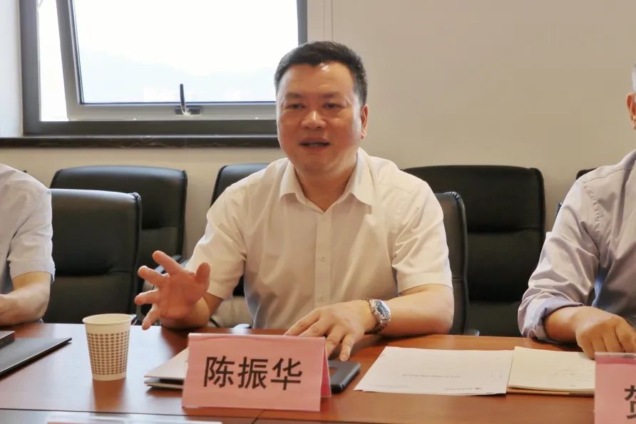 律师事务所首席合伙人,一级律师胡祥甫签订《常年法律顾问聘请合同》