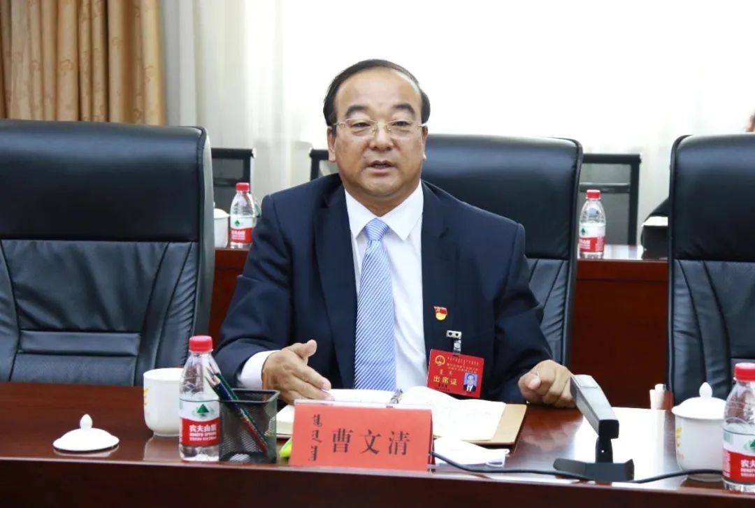 5月20日,曹文清,单立新,王国泉,吕瑞亨先后来到乌兰镇代表团,苏米图