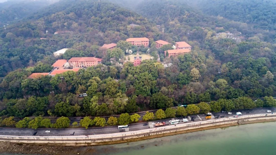 浙江大学123岁了惊艳对比照刷屏满满都是回忆