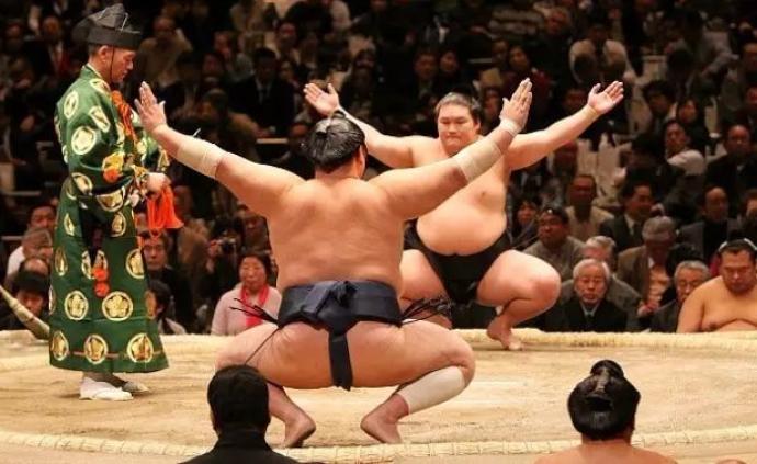 日本相扑选手因新冠去世：收入高的他们，为何大多短命？