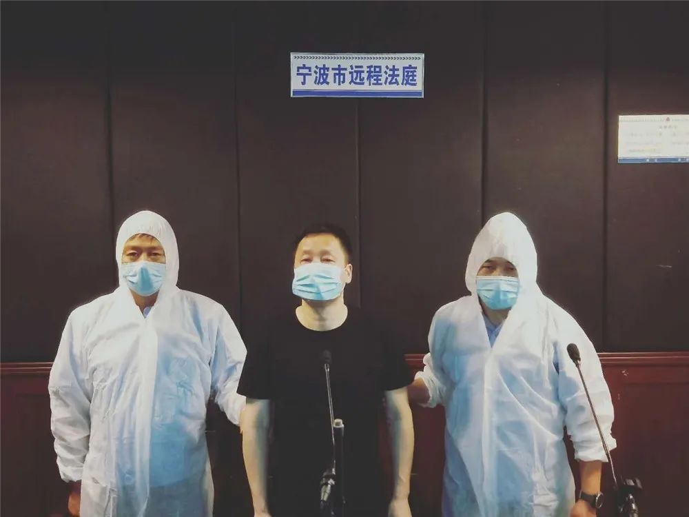 2006年至2019年,被告人柯静君利用担任宁波市北仑区小港街道党工委