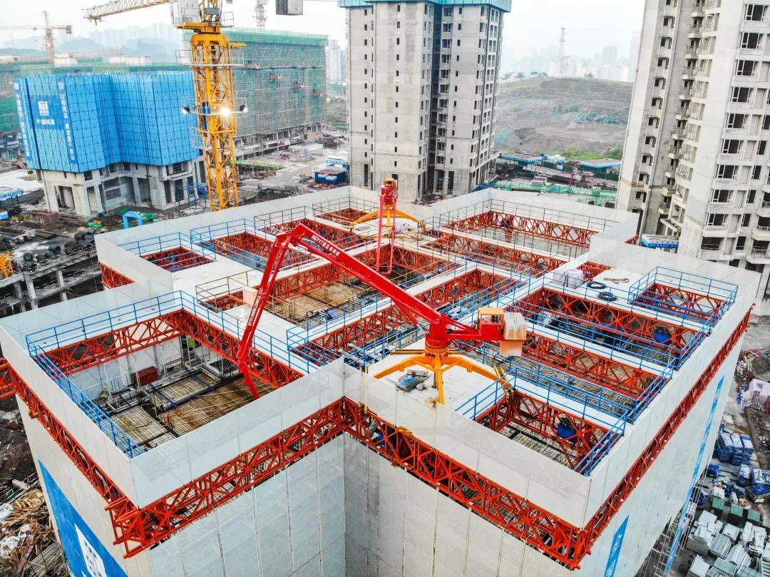 抢鲜看打造空中移动工厂中建三局首创住宅造楼机惊艳亮相