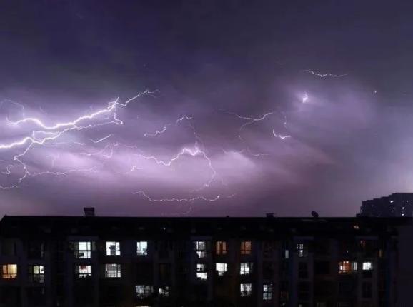 肥嘟嘟的考拉:闪电的样子.