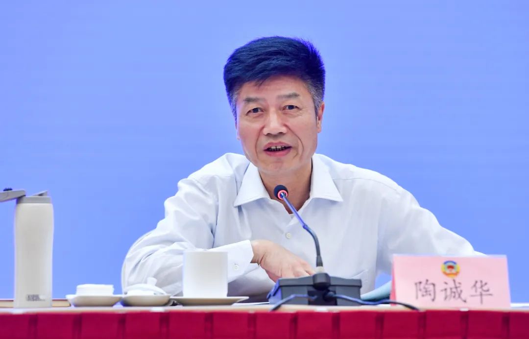 陈龙在参加"请你来协商"专题协商会时强调:落实超常