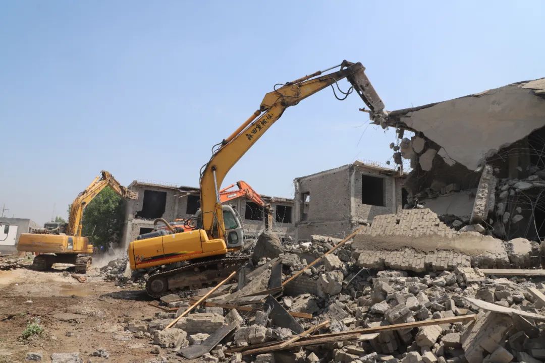 精准发力新华区对一违建区域进行集中拆除