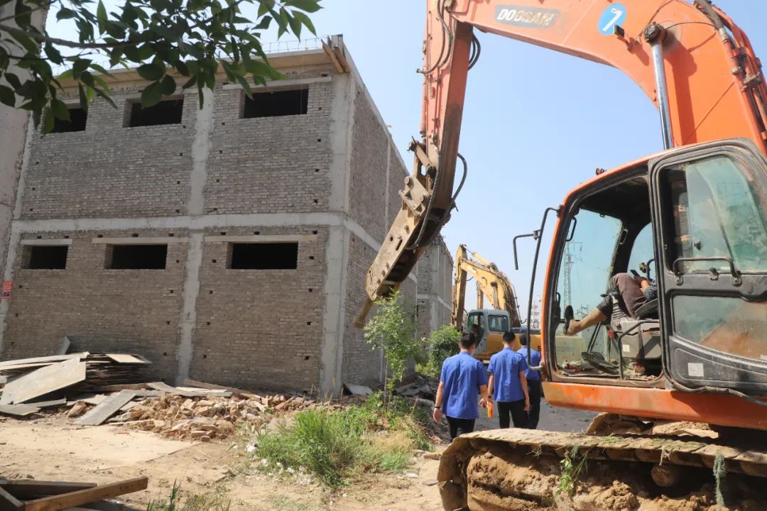 精准发力,新华区对一违建区域进行集中拆除