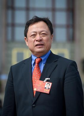 全国人大代表王俊峰发挥律师职能积极战疫关注民法典草案