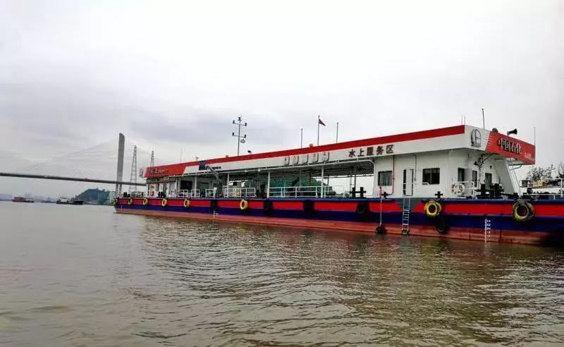 惊呆中石化在楼顶盖了一座加油站悬空30米