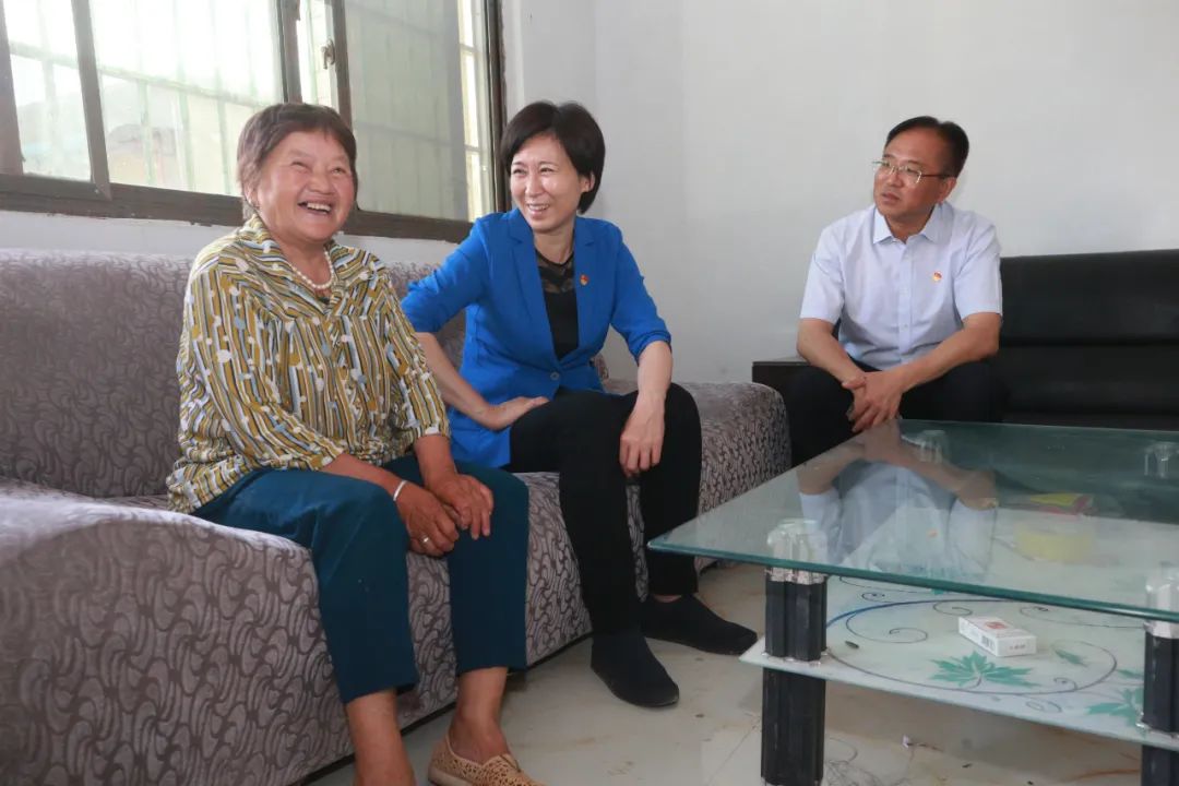 侯红在尉氏县调研"三夏"生产,高标准农田建设和脱贫