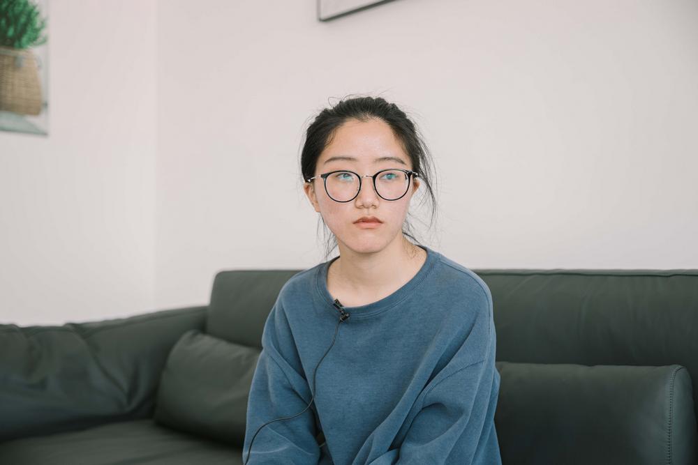 在社区党委书记倪晓敏和其他工作人员的帮助下,她积极发挥自身的优势