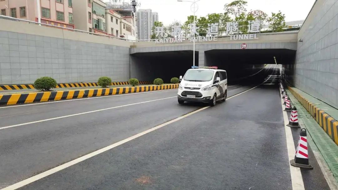 警车试通车△隧道通车02面对暴雨增城区方面,各部门,各镇街联动积极