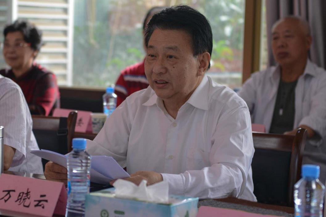 解放思想大讨论区退休干部积极参与彰显省会担当我们怎