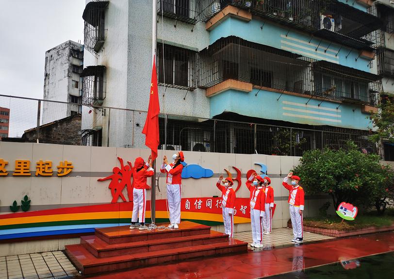 麻一小学,华兴小学,礼乐中心小学等多所学校都举行了升旗仪式