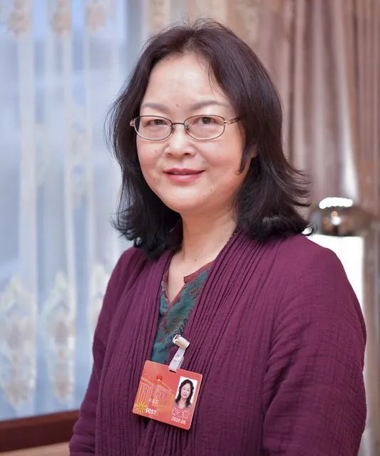 郑亚莉:积极建言献策 切实履行好代表职责