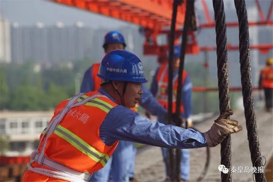 一桥飞架南北实质性跨越进出港铁路