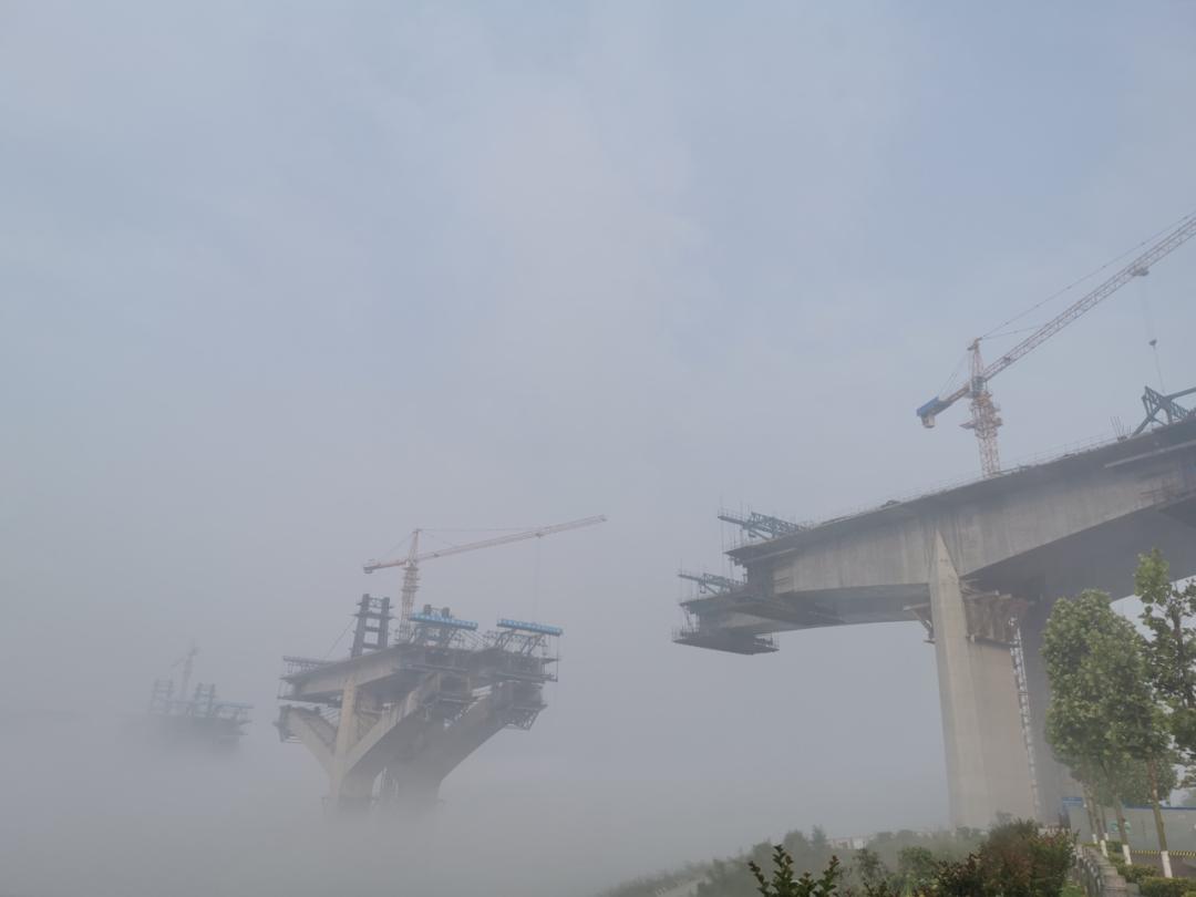 中建隧道二横线项目重庆礼嘉嘉陵江特大桥首个次跨合龙