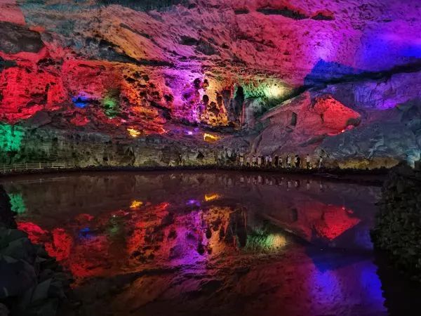 闹热惨了昨天一大群人涌进宜宾这个景区只为