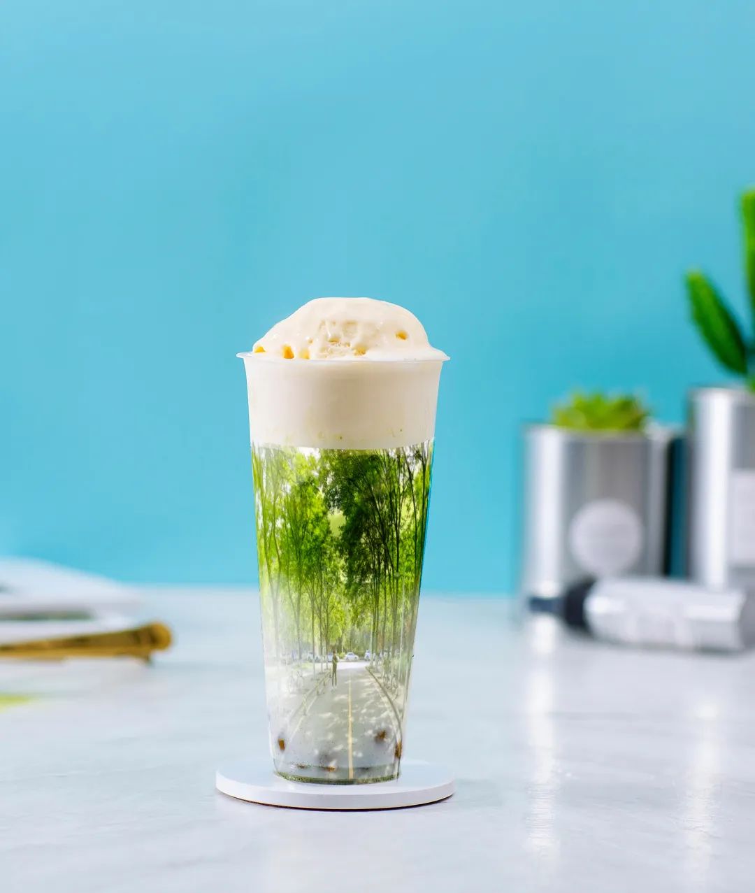绿荫抹茶冰淇淋像这杯奶茶一样你是美好的榛果巧克力棒是褐色的天空是