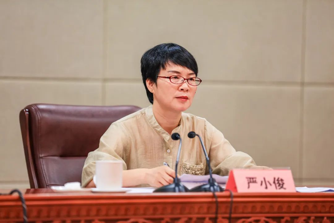冯秀勤,宋园春,陈燕飞三位全国维护妇女儿童权益先进个人颁奖