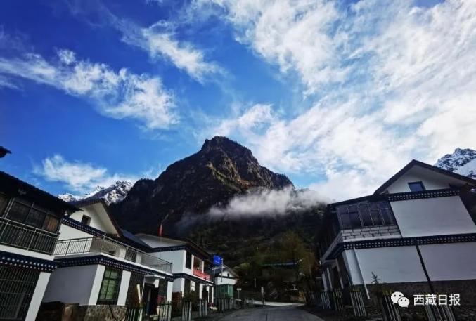 聚焦两会刚刚山南市隆子县扎日乡贡觉曲珍在委员通道回答记者提问