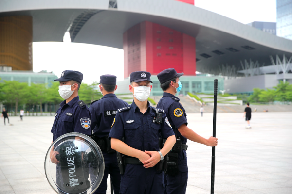 福田警方最大限度把警力摆在街面沉在社区打击整治突出治安问题
