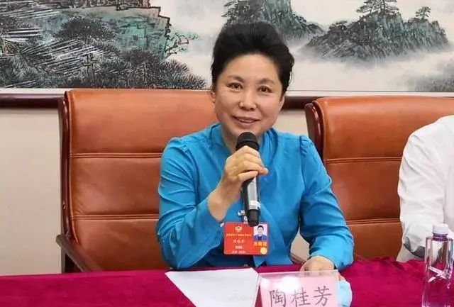 全国政协委员 陶桂芳"弹出式垃圾广告亟待整治.