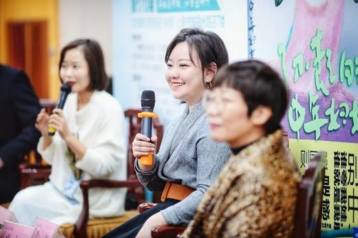 随着一篇又一篇,持续爆文的产生,"格十三"在公众号