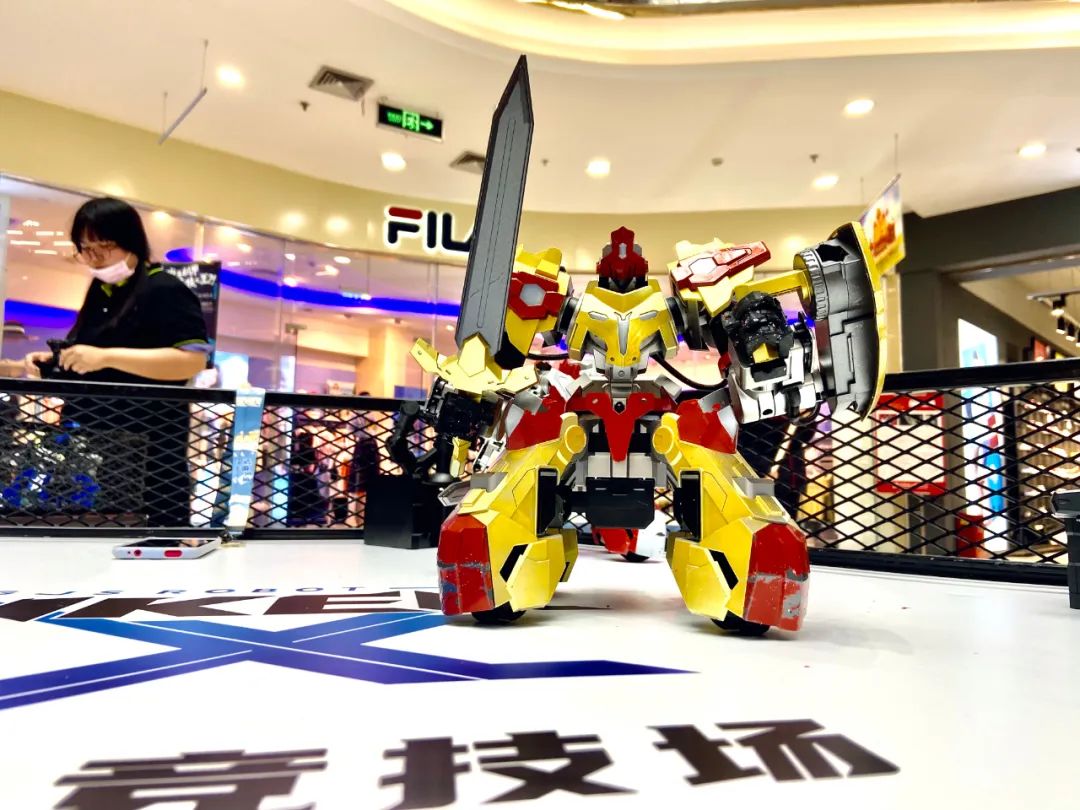 金山这里推出电竞格斗机器人,快去体验吧!